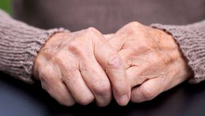 Minune pentru o bătrână din Stroiești, care locuia într-un bordei! Are casă nouă, datorită oamenilor cu suflet mare