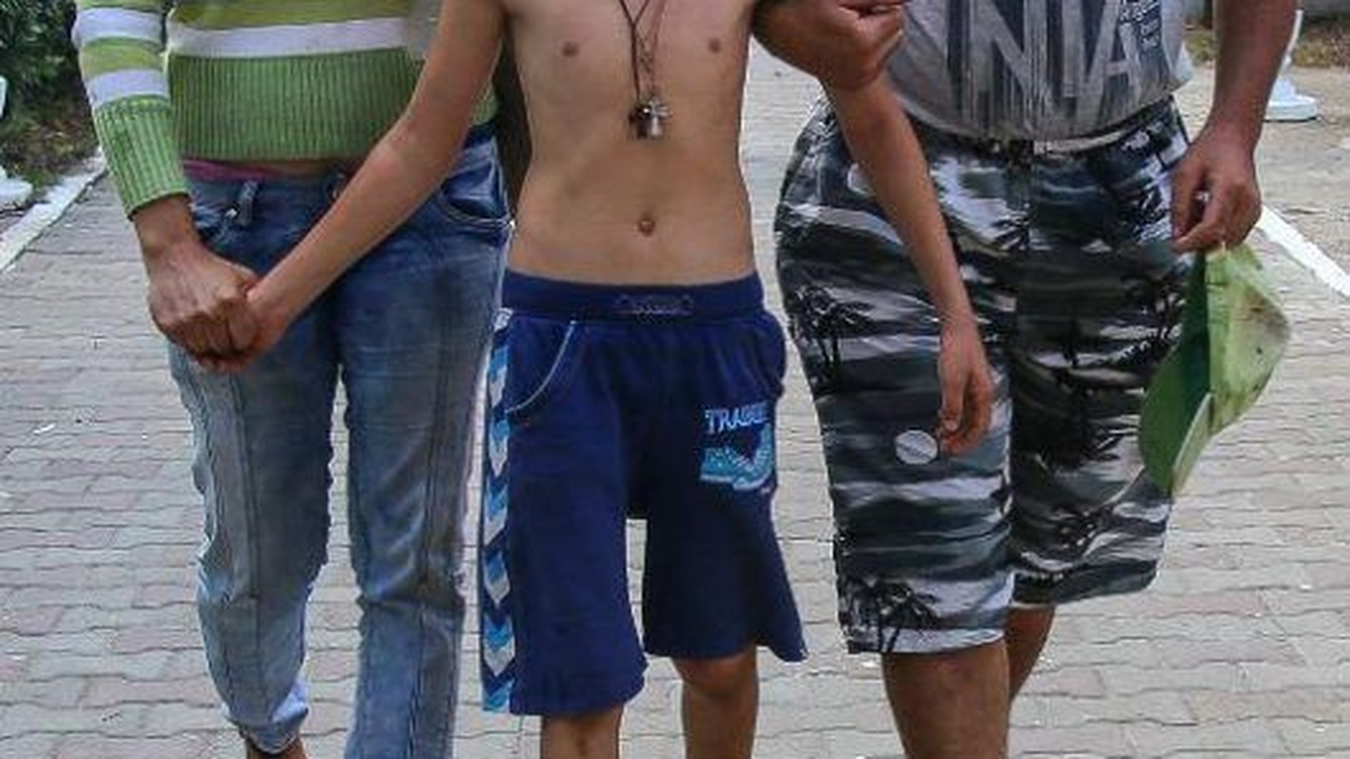 Poveste halucinantă în Giurgiu! O casă din comunitate este bântuită de fantome. Localnicii susţin că băiatul familiei are puteri paranormale