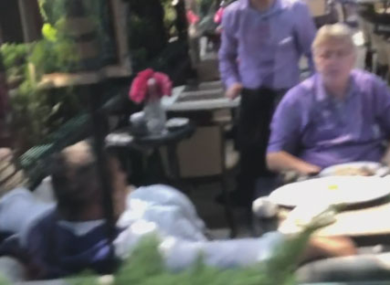 Cosmin Olătoriu a coborât la costum din Rolls și a dat bacșiș 50 €!