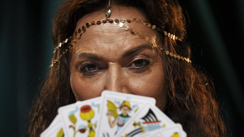 Cartea de Tarot a zilei de azi, 4 martie 2026. 2 de Spade anunță o decizie pe care nu o mai poți amâna