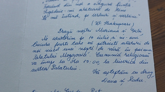 Dana Rogoz a scris cu mana ei invitatiile de nunta! Vezi ce mesaj contineau