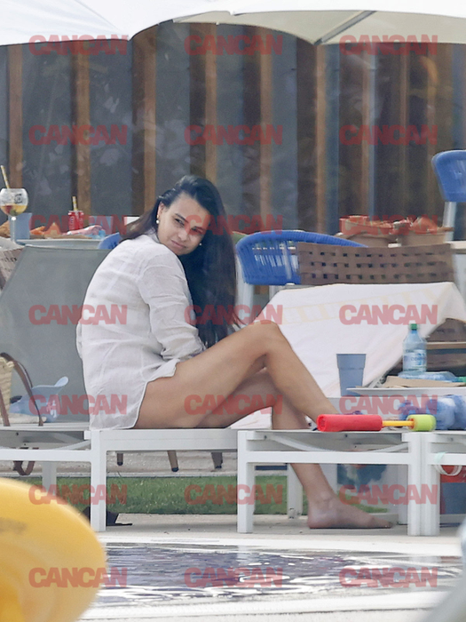 Anca Serea, decență maximă și la piscină!