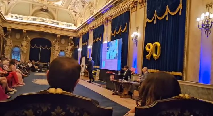 Catalin Crisan i-a cantat maestrului Jolt Kerestely