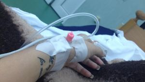 SOCANT! O vedeta de la noi a ajuns de urgenta la Spital cu perfuzii in maini! Tot ce a putut sa zica a fost "Imi este dor de..."