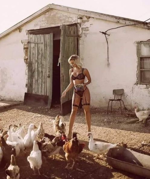 Ramona Olaru s-a filmat goală în cadă. Asistenta de la Neatza a transmis și un mesaj cu tâlc | FOTO