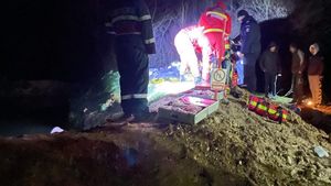Misiune contracronometru pentru pompierii doljeni! Doi copii din Răcarii de Sus, scoși din apele unui lac