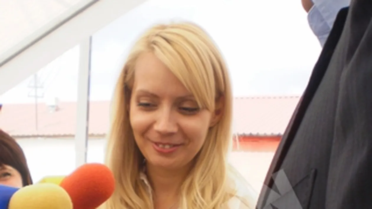 Daciana Sarbu si-a facut provizii de magiun la Topoloveni