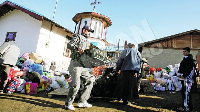 Sute de oameni au sarit in ajutorul orfanilor carora le-a ars cantina! La Valea Plopului s-a intamplat un miracol!
