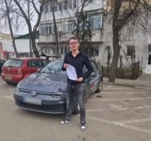 El este tânărul de 18 ani care a murit după ce a intrat cu mașina într-un TIR. Motivul pentru care Alexandru a recurs la un asemenea gest extrem