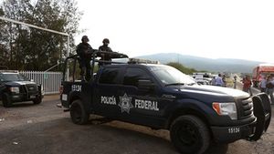 Poliţia din Mexic a atacat o bază a traficanţilor de droguri! AU MURIT 43 de persoane