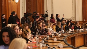Comunicat: Primul și singurul studiu național dedicat femeilor între 40 și 65 de ani arată urgența unei acțiuni naționale privind femeile aflate la menopauză