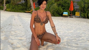 Adelina Pestrițu nu are liniște nici în Maldive: ”Băi, disperaților, săriți ca hienele!”