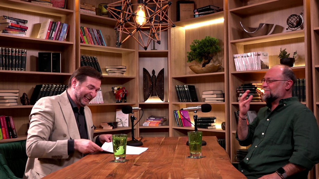 Podcastul integral cu Alexandru Conovaru poate fi urmărit pe canalul de YouTube "Altceva cu Adrian Artene" (Foto: captură video)