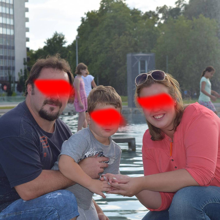 Preotul "iubăreţ", alături de soţie şi copil