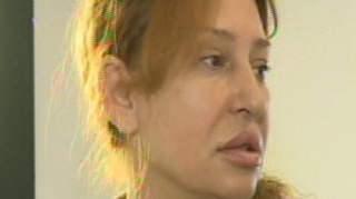 Proprietara salonului "vandalizat" de Zavo: "Trebuia sa ma puna sa le interzic clientelor sa stea la geam si sa trag obloanele"/ Oana: "Duduia asta terorizeaza Romania! Geta 'samponista'  a facut poza"