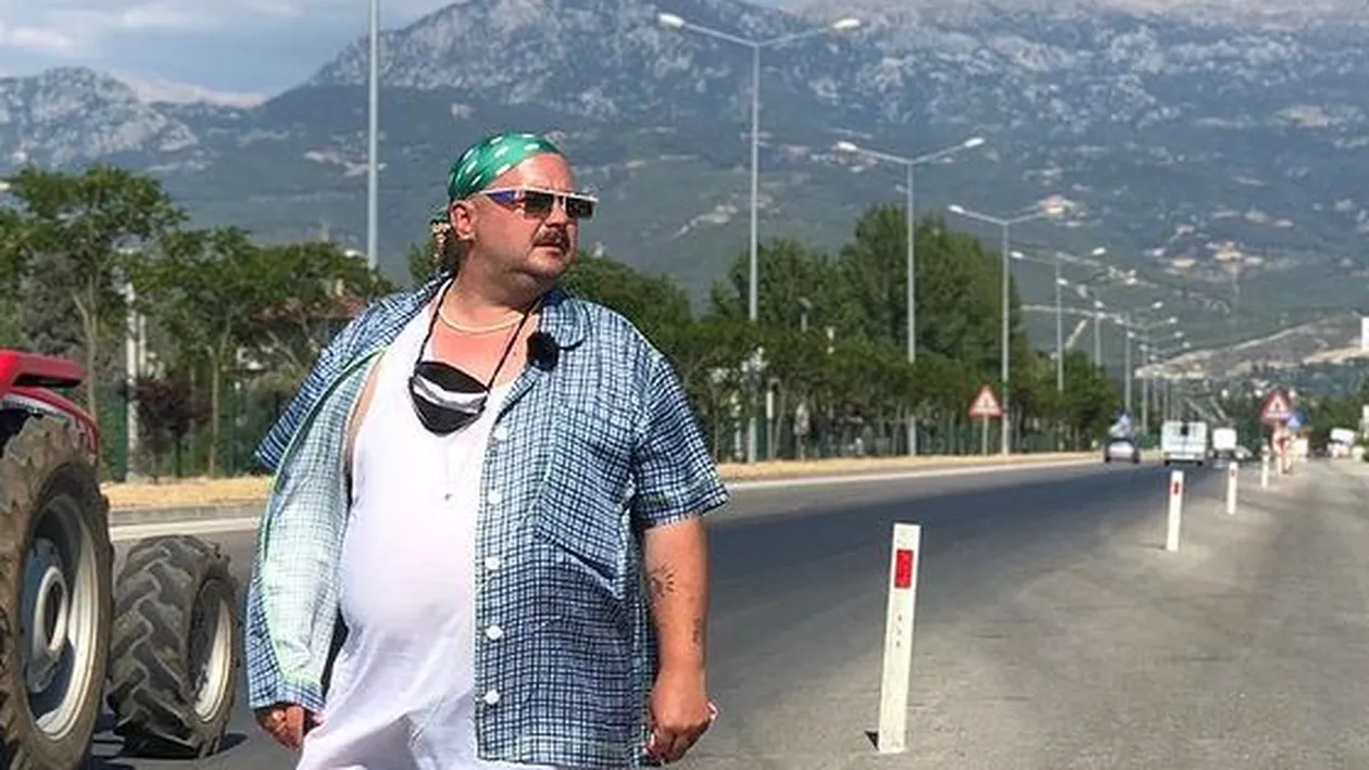 Mihai Dan Zarug face bani din piatră seacă! Cât costă un simplu tricou vândut de concurentul Asia Express