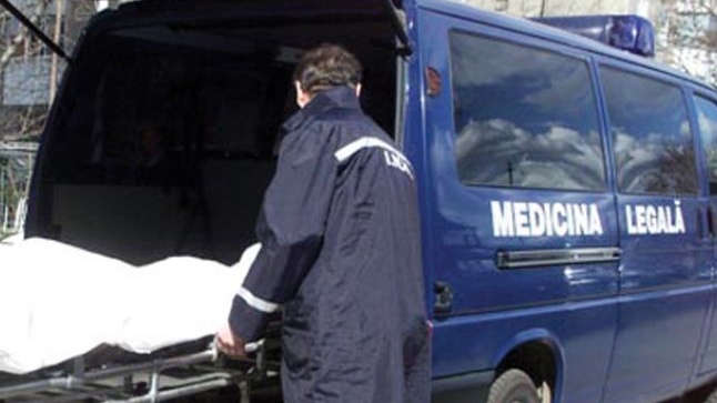 Trupul neînsuflețit al unui bărbat din Baia Mare a fost păzit de un echipaj de poliție mai multe ore. Motivul este șocant: ”Nu știu ce s-a întâmplat, nu mi se pare normal”