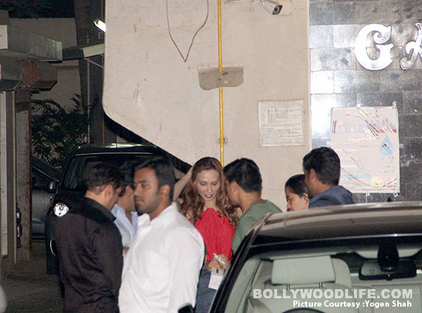 IULIA VÂNTUR şi SALMAN KHAN, gazdele unei petreceri la care a participat şi micuţul actor Matin Rey Tangu, colegul de platou al lui Salman
