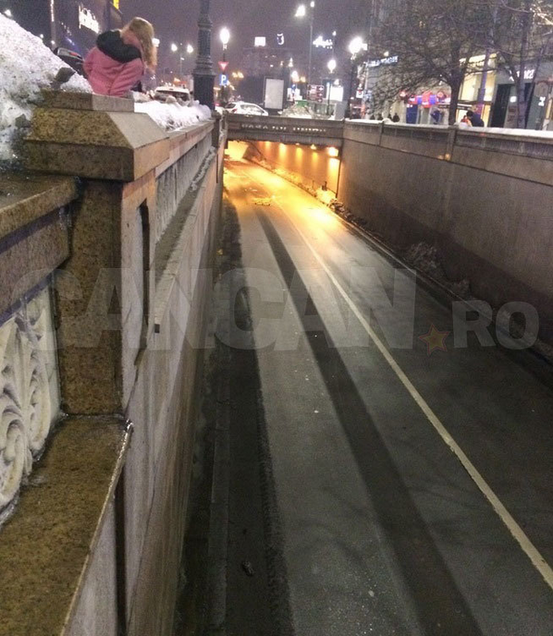 Accident grav în Pasajul Unirii din Capitală! Un tir s-a răsturnat