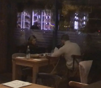 Mihai Bălașa și iubita sa, Giusi Tesoriere, iau masa la un restaurant de lux din Capitală