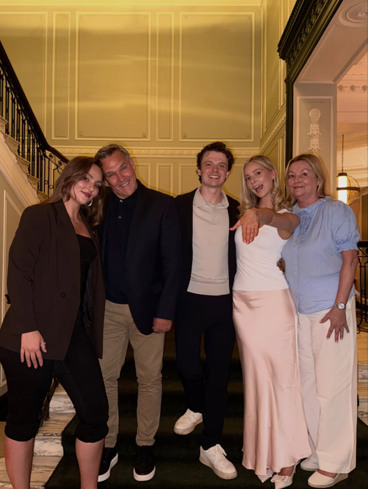 Fratele lui Tom Holland, Sam Holland, s-a logodit cu Clark Stewart. Sursa foto: Instagram