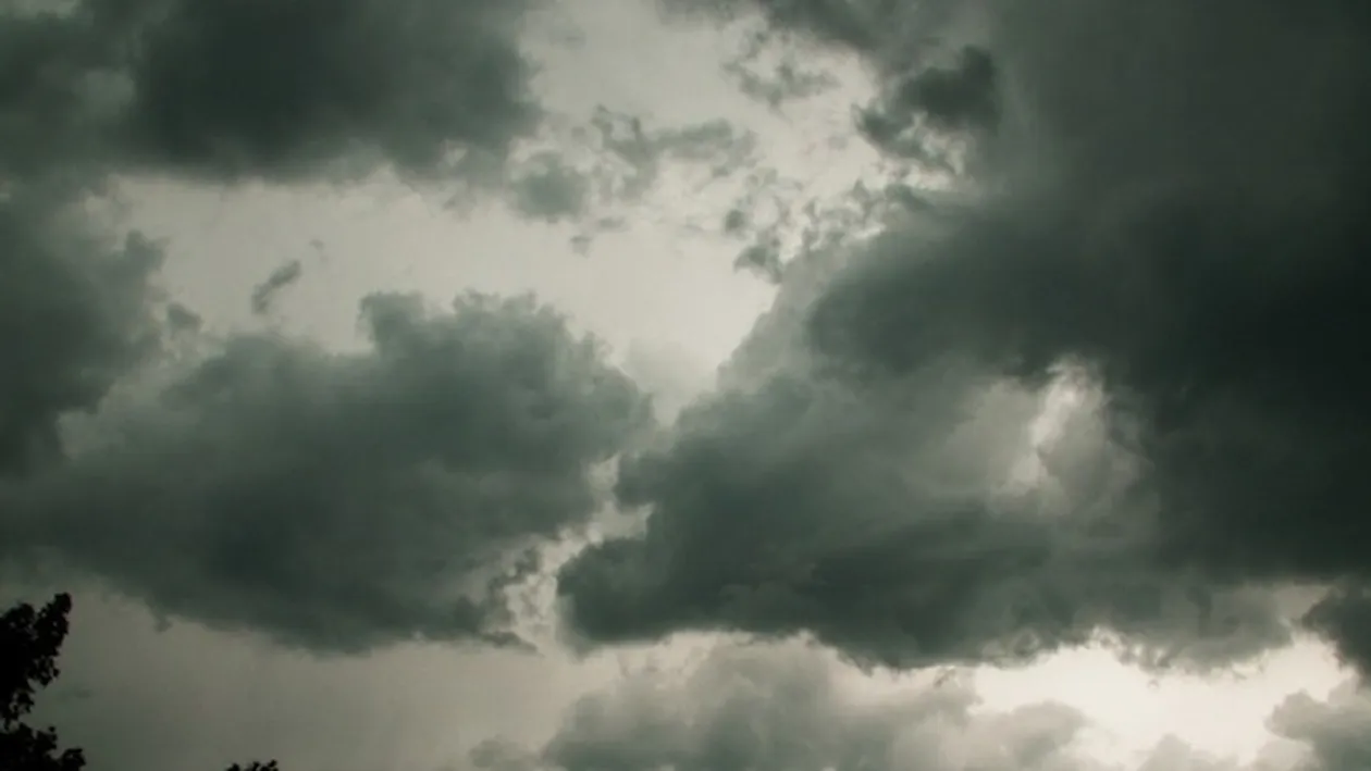 Cod PORTOCALIU de ploi torentiale! Care sunt zonele afectate