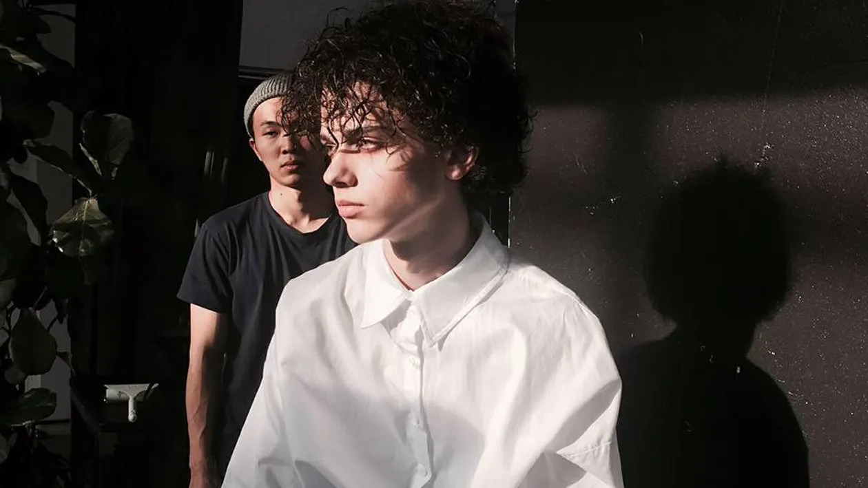 Acesta e adolescentul din Bistriţa care a cucerit lumea modei. A fost numit cel mai bun manechin masculin la doar 16 ani!