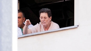 Imagini EMOTIONANTE! Cornel Dinu, filmat in spital in timp ce urmarea cum Dinamo pierdea calificarea - VEZI cum arata dupa operatia pe cord deschis