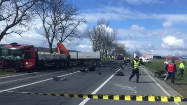 ATENTIE: Aceste imagini va pot afecta emotional! Un martor a filmat soseaua la 2 minute dupa cel mai socant accident al anului!