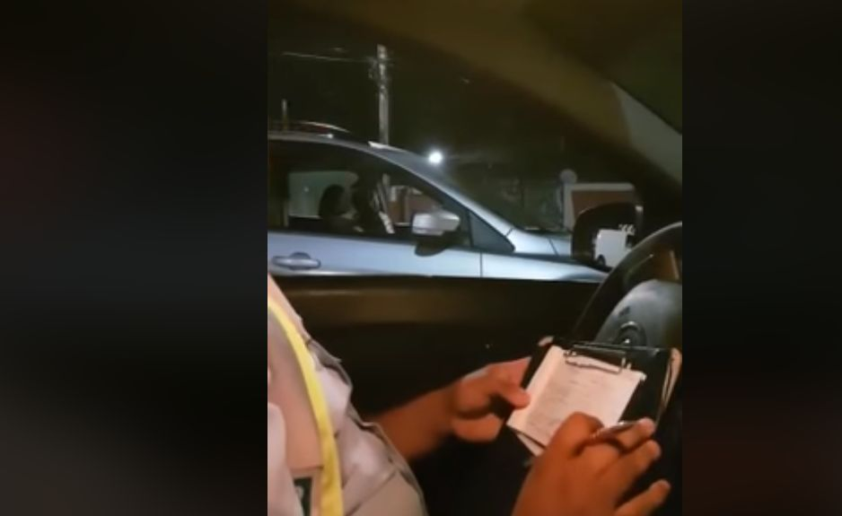 Polițiștii au publicat înregistrarea cu Oreste Teodorescu, în timp ce îi este luat permisul! Ce s-a întâmplat de fapt: „Poate cobori de pe piedestalul pe care crezi că te afli!”