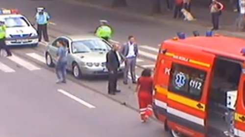 Accident periculos în Capitală! Bunică şi nepoată, lovite pe trecerea de pietoni!