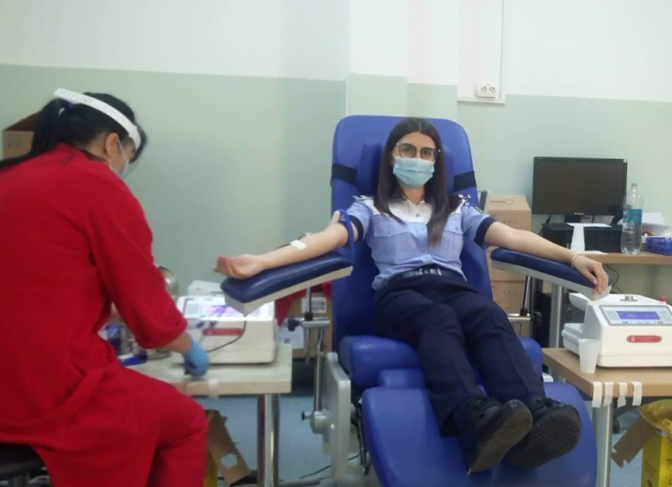 Gest emoționant al polițiștilor din Argeș. Au donat sânge pentru colegele lor, diagnosticate cu o boală cruntă
