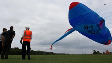 Britanicii au inaltat cel mai mare zmeu din lume