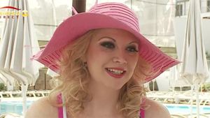 Oana Lis stie că e grasă, dar scapă de complexe cu...autoironie: "Mi s-a zis că am picioarele ca nişte cârnati polonezi"