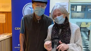 Gest suprem de iubire. Doi îndrăgostiți, soț și soție de 51 de ani, s-au vaccinat anti-COVID, de Dragobete