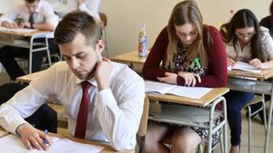 Elevii și studenții ar putea fi testați antidrog în incinta școlilor și facultăților. Ce riscă cei care nu se conformează