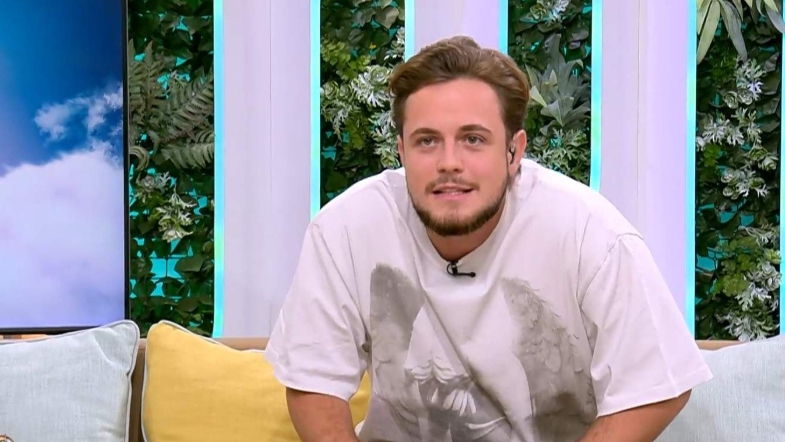 Cine îl întreține pe Aris Eram. Fiul Andreei Esca a vorbit despre bani, în direct la Neatza cu Răzvan și Dani