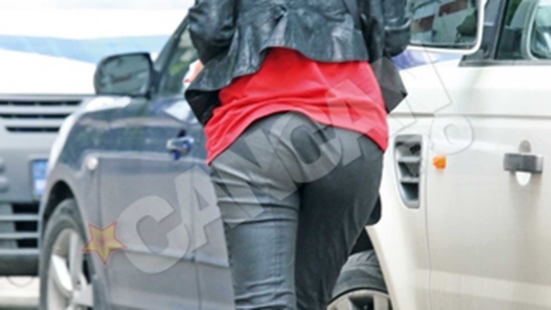 Delia Matache afiseaza un posterior "de negresa"