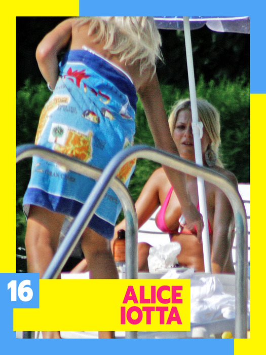 TOP 25 vedete care s-au ascuns sub prosopel. Madonna a făcut spectacol la piscină, iar apoi…