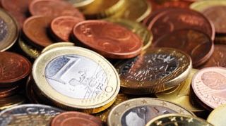 2,5 milioane de euro, imprastiate pe strada. Fura cine poate!