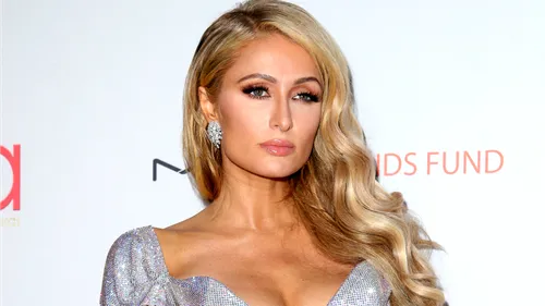 Cei mai buni stiliști din România, Sorin Stratulat și Andra Manea, au pregătit-o pe Paris Hilton pentru show-ul din București