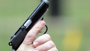 Un scandal intre doua familii s-a lasat cu impuscaturi! Doua persoane au fost ranite grav!