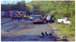 Doi români au murit într-un accident rutier grav din Bulgaria. Mașinile lor au fost spulberate de un camion