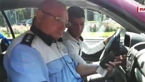 Cele 5 întrebări-capcană din cauza cărora poți pica examenul auto în România. Ce trebuie să răspunzi, de fapt