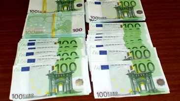 Un bărbat din Odorheiu Secuiesc a fost arestat pentru că a încercat să introducă în circulație bancnote contrafăcute în euro și dolari
