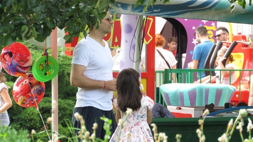 S-au războit pentru custodia fetiţei, însă... Cum l-am filmat pe fostul soţ al vedetei de la Antenă la 5 ani de la divorţul scandalos
