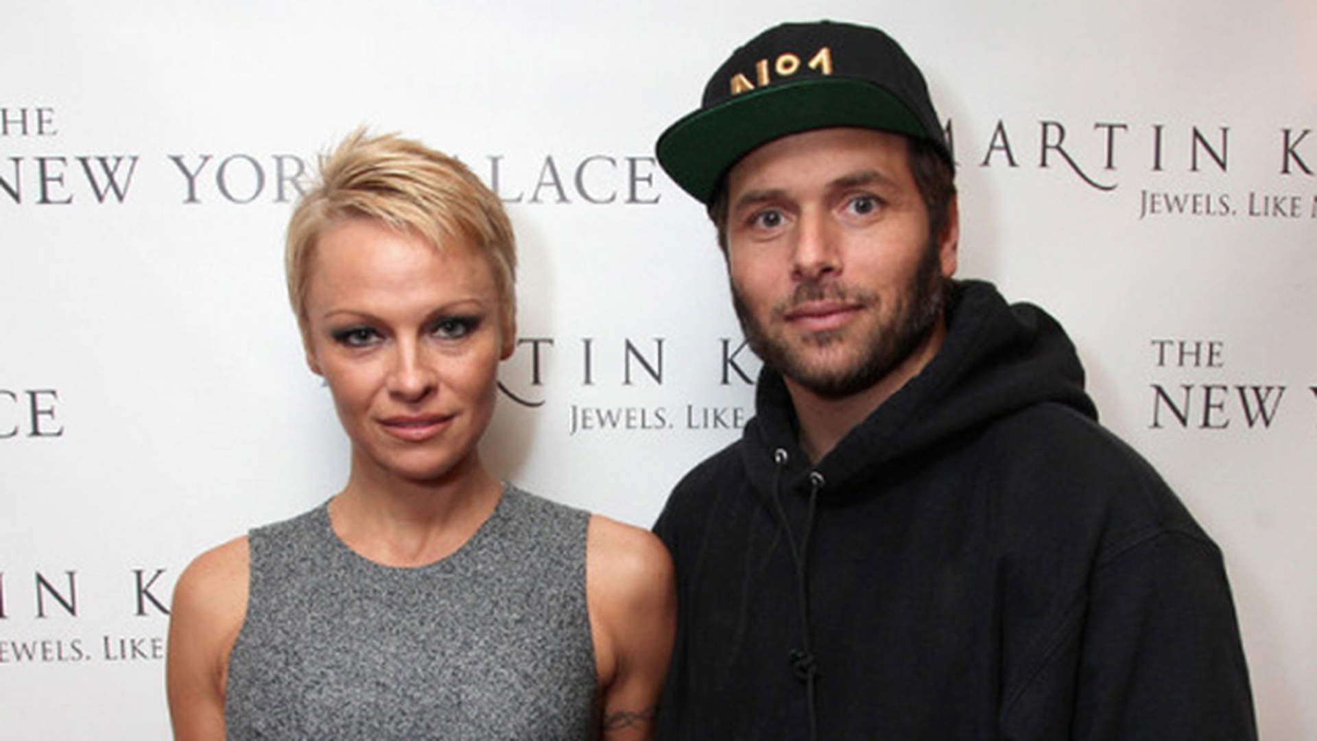 Pamela Anderson a obtinut un ordin de restrictie împotriva soţului ei