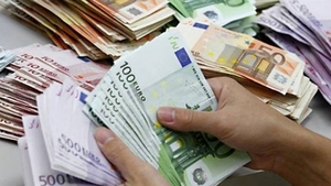 Francul elvetian a scazut a patra zi consecutiv! Cat costa la casele de schimb valutar