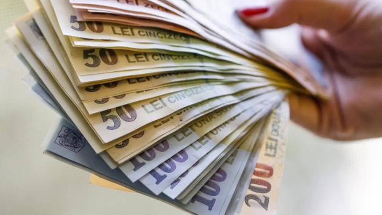 Mai există şi oameni cinstiţi! A dus la Poliţia din Constanţa 20.000 de lei găsiţi pe stradă