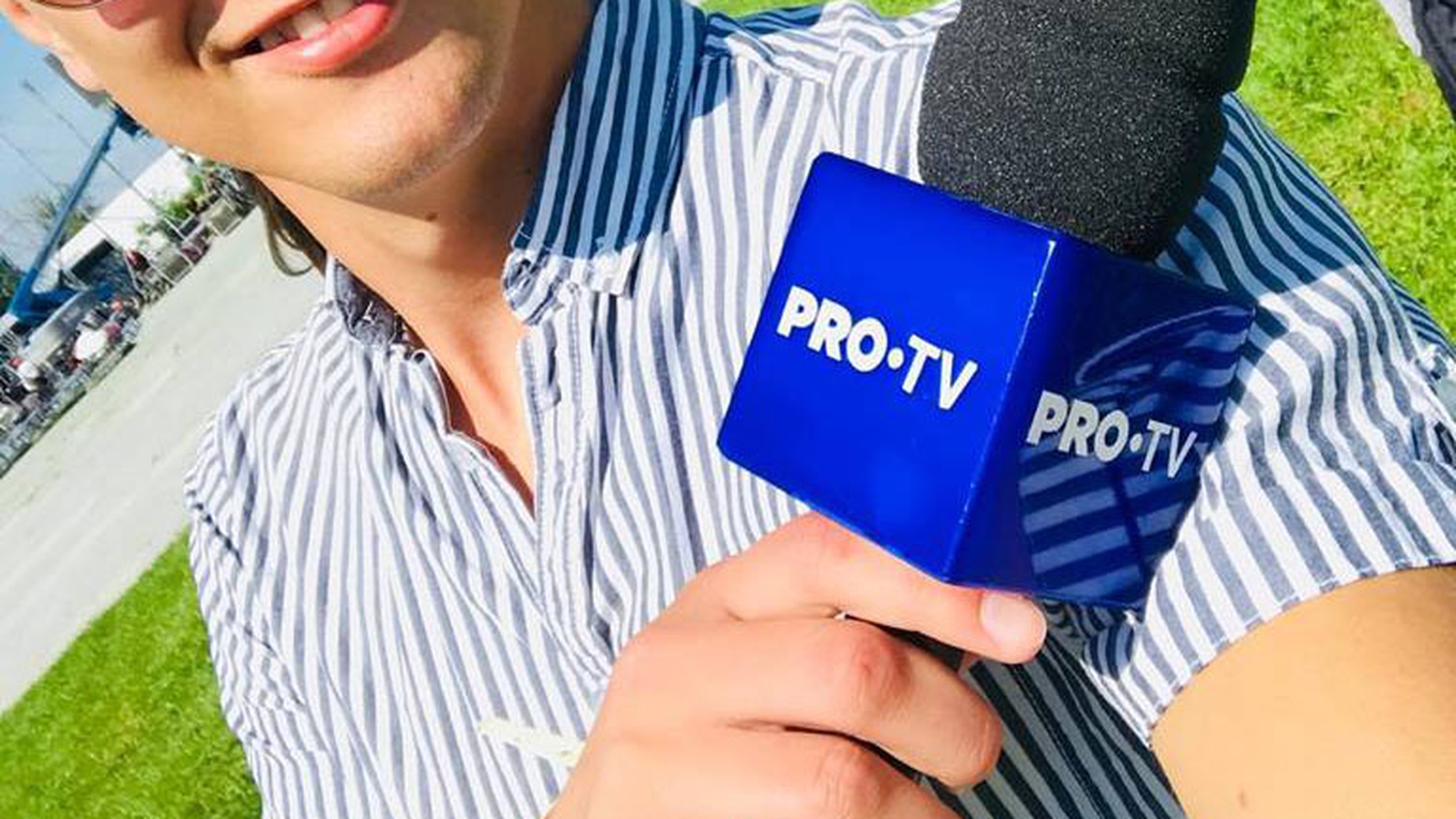 El a înnebunit toate jurnalistele. Corespondentul PRO TV care calcă pe urmele lui Victor Slav